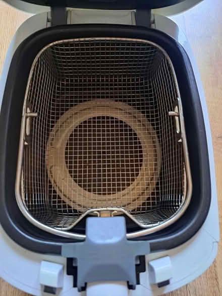 Photo of free DeLonghi Deep Fat Fryer (Horsham RH13) #3
