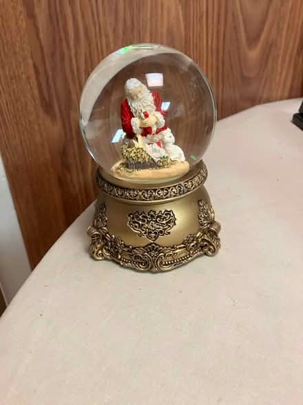 Photo of free Small Christmas Snow Globe (Highland Park) #2