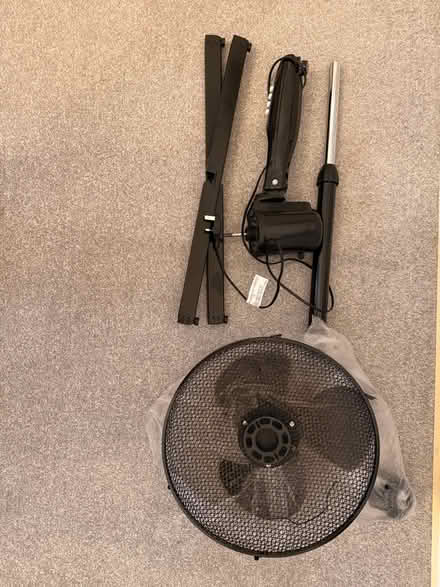 Photo of free Floor standing black fan (Guildford GU1) #1