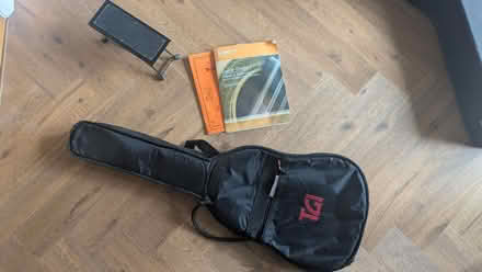 Photo of free 3/4 Size Classical Guitar for beginners (Downley HP13) #4