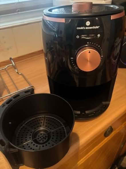 Photo of free small air fryer (Brownswood Park N4) #1