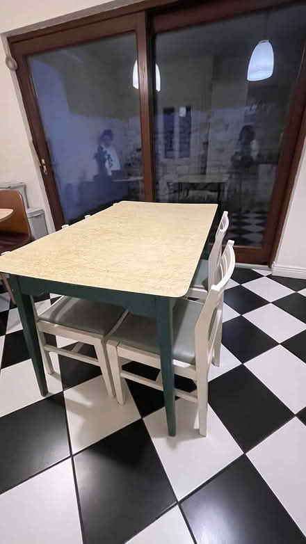 Photo of free Kitchen table + chairs (Dublín 8) #1