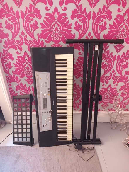 Photo of free Yamaha Keyboard with Stand (Bruntsfield EH10) #1
