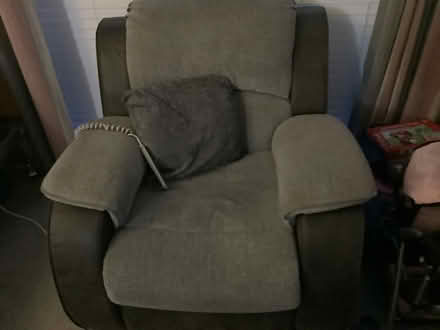Photo of free Two seater and recliner chair (Ellesmere Port CH66) #2