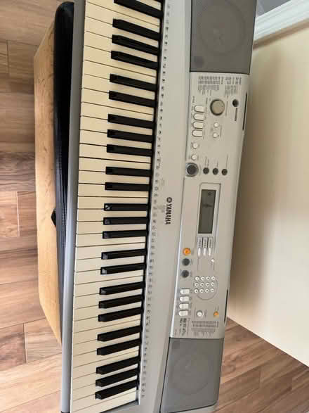 Photo of free Yamaha keyboard for parts (Homestead and Wolfe) #1