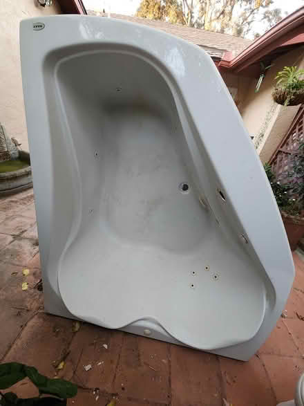 Photo of free jacuzzi type bathtub (South Vista) #2