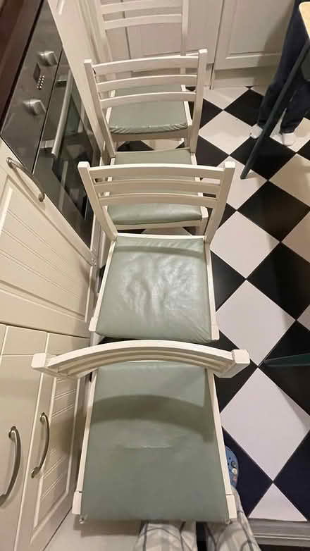 Photo of free Kitchen table + chairs (Dublín 8) #3