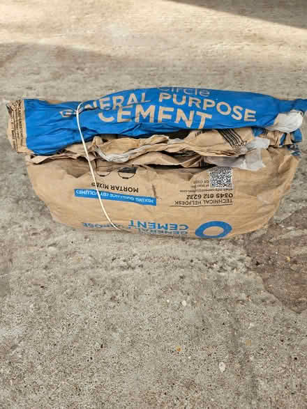 Photo of free cement (Binfield Heath RG9) #1