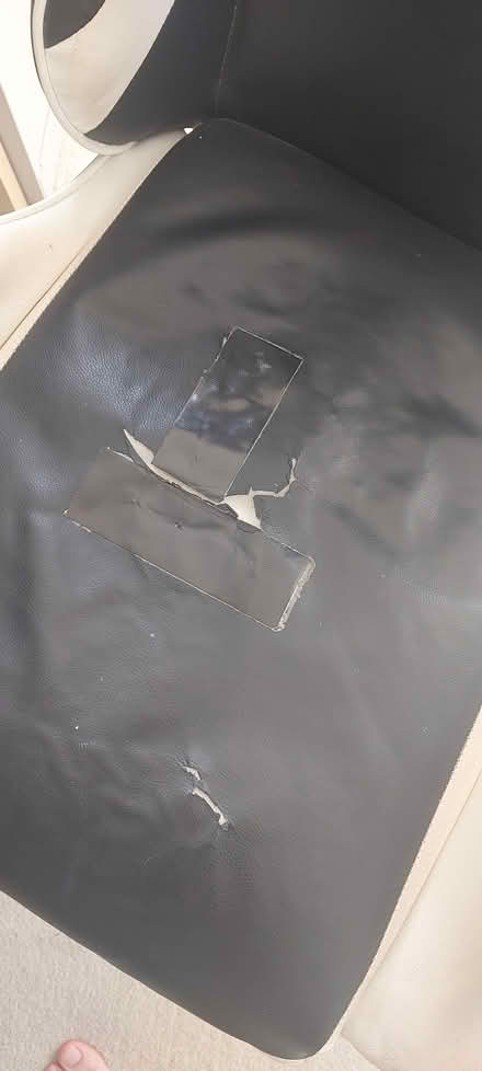 Photo of free gaming/desk chair (Sutton) #2