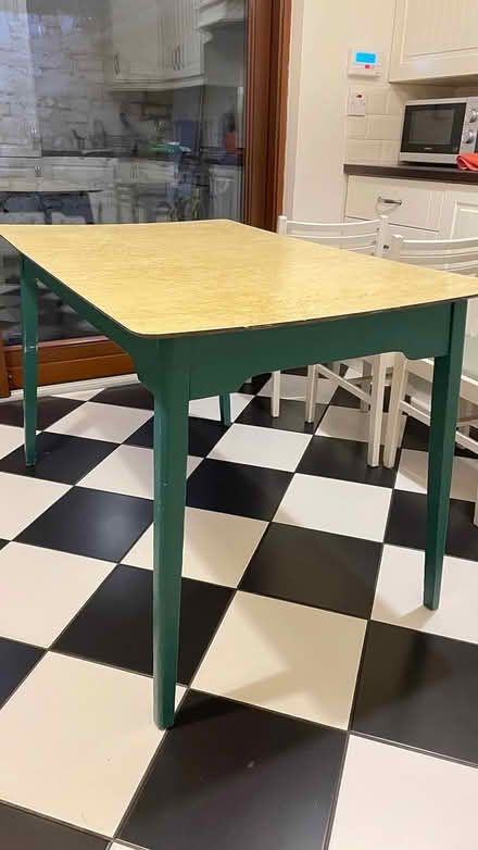 Photo of free Kitchen table + chairs (Dublín 8) #4