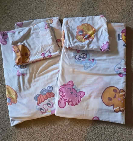 Photo of free Single bed linen (Hallgarth LA9) #2