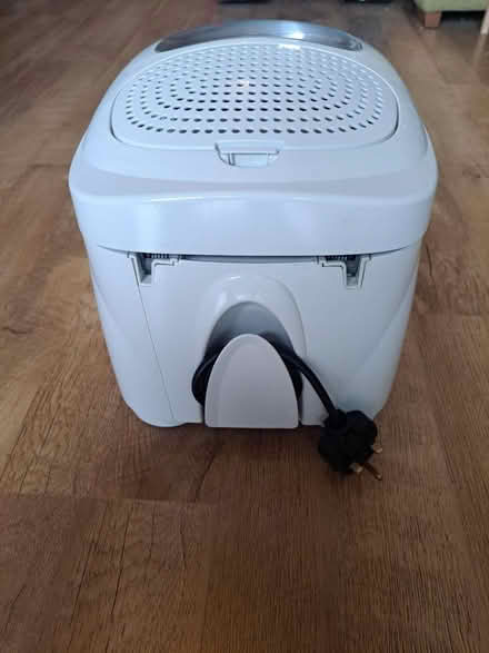 Photo of free DeLonghi Deep Fat Fryer (Horsham RH13) #4