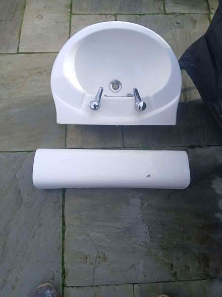 Photo of free Sink and Pedestal (Kenilworth CV8) #1