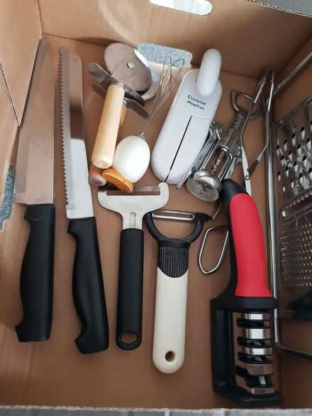 Photo of free Kitchen Items, contains knives. COLLECTION IN PERSON OVER 18 (Highway SL6) #1