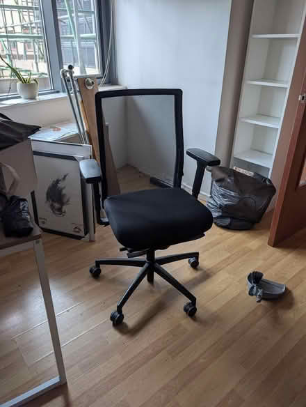 Photo of free Office chair (1 yr old) (Upper clapton E5) #1