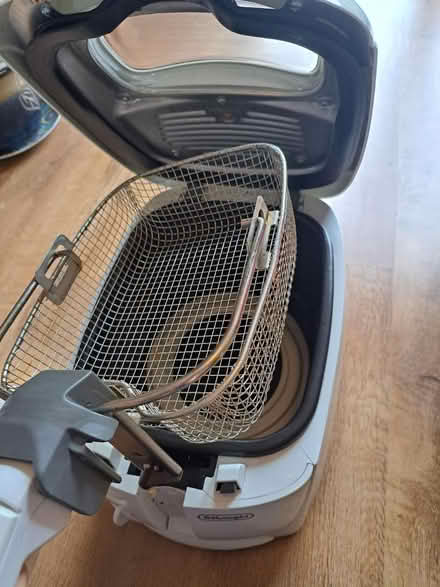 Photo of free DeLonghi Deep Fat Fryer (Horsham RH13) #2