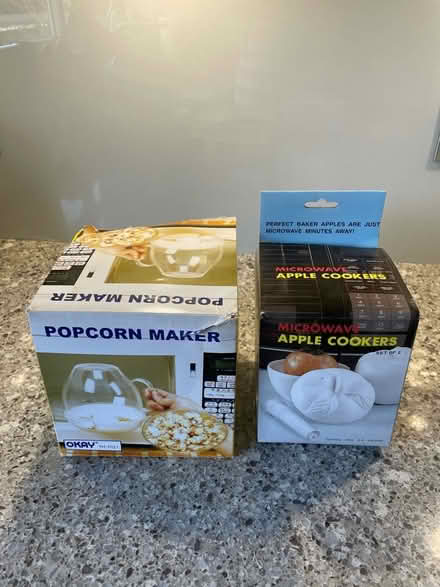 Photo of free Microwave popcorn pot and Apple Baker (Surbiton KT6) #1