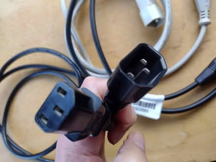 Photo of free C13 to C14 Computer IEC Lead 3 pin (Horsell GU21) #2