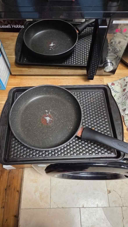 Photo of free Oven tray and frying pan (Twickenham) #1