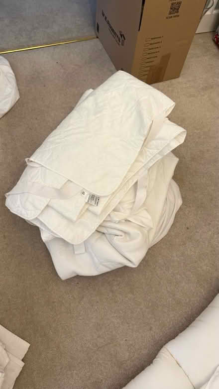 Photo of free Towels, Bedding, Duvets & Pillows (KT15) #4