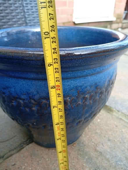 Photo of free 2 ceramic plant pots (PO7) #2