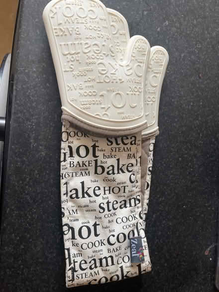 Photo of free Oven gloves (Fairfield Park) #1