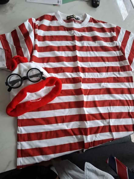Photo of free Where's wally costume (ME20) #1