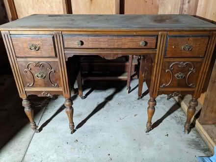 Photo of free Old wod desk with drawers (Los Altos Hills) #1