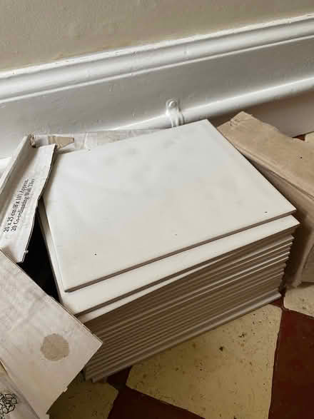 Photo of free White wall tiles - box of 20 20x25 cm. Also 5 x 15x15 cm. . (Woodstock OX20) #2