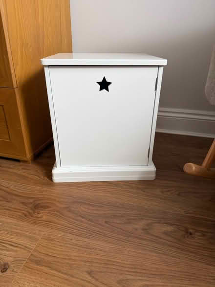Photo of free Small white cabinet (Billericay CM12) #1