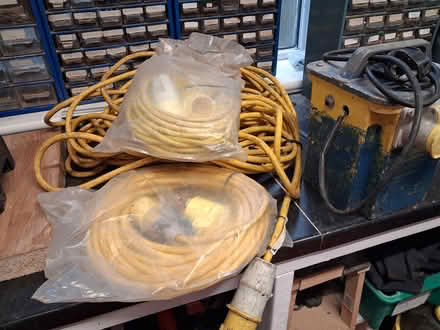Photo of free 240 volt to 110 volt transformer and cables (Stopsley LU2) #2