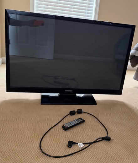 Photo of free 43” Samsung TV (Essex) #1
