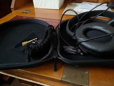Photo of free Noise cancelling headphones (Southwick BN42) #2