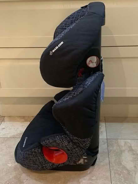 Photo of free Child's car seat: Maxi-Cosi air protect (Knowle B93) #1