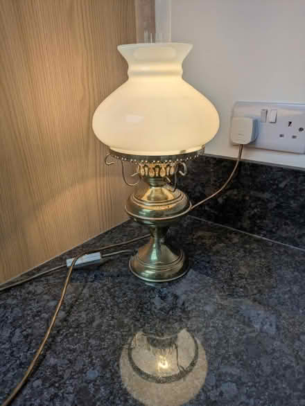 Photo of free Victorian Style Table Lamp (BS16) #4