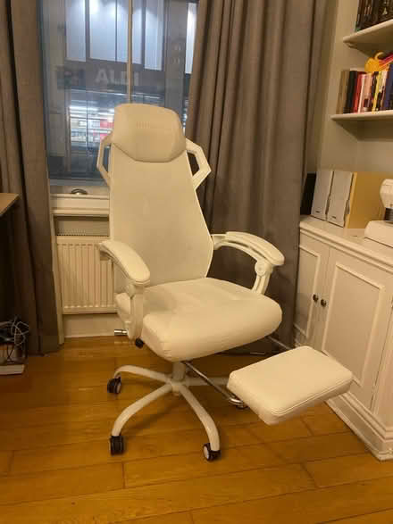 Photo of free gaming chair with footrest (SW193TA) #1