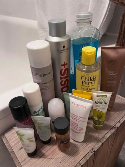 Photo of free Mix of women’s toiletries (Se20) #1