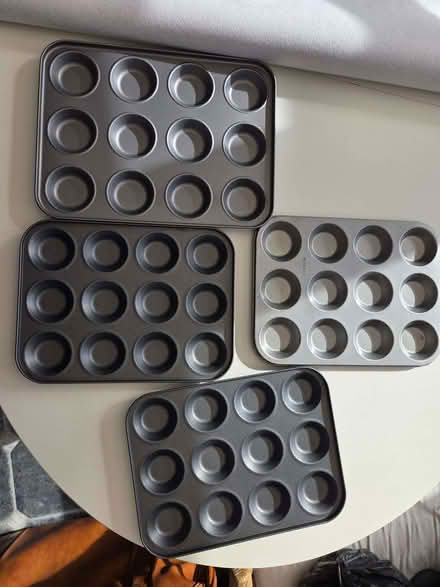 Photo of free 4 baking tins (Linslade LU7) #1