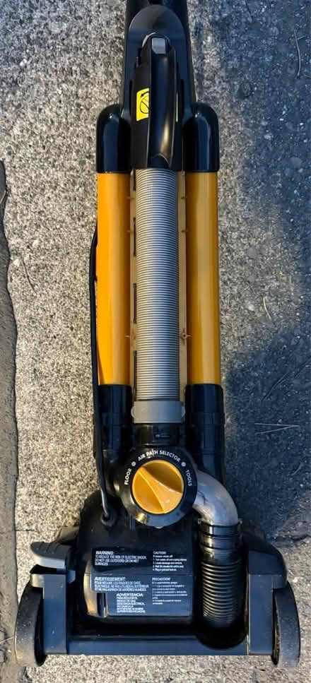 Photo of free Eureka Airspeed vacuum cleaner (Valencia Avenue, Sunnyvale) #4