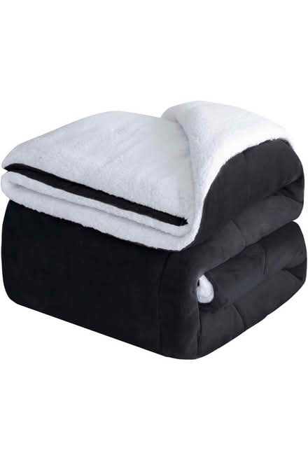 Photo of free Different size of blankets (IG7 Chigwell) #3