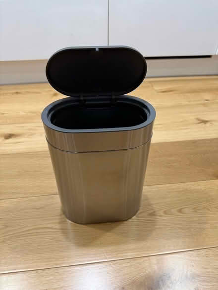 Photo of free Small bin (Hackney E8) #2