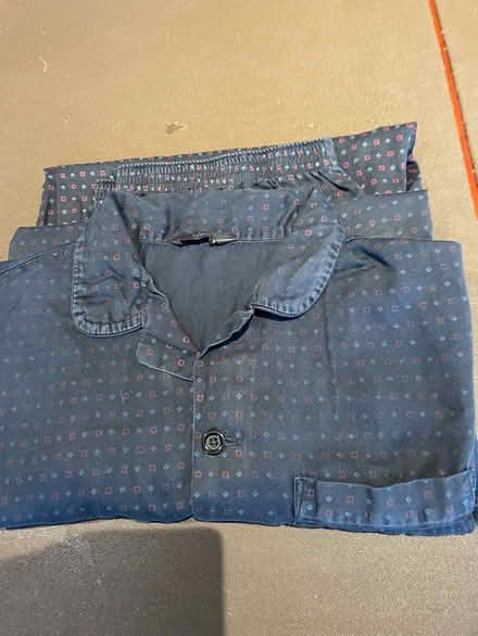 Photo of free Men's pyjamas Large (GU14) #1