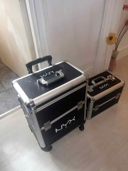 Photo of free Makeup Case (2 parts) (SE27) #2