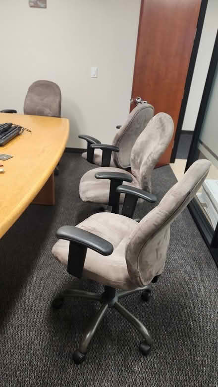 Photo of free 8 Swivel Office Chairs (20th/Broadway Downtown Oakland) #2