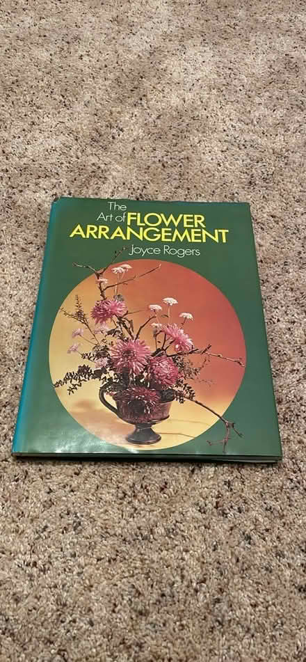 Photo of free Book on flower arrangements (BR3) #1