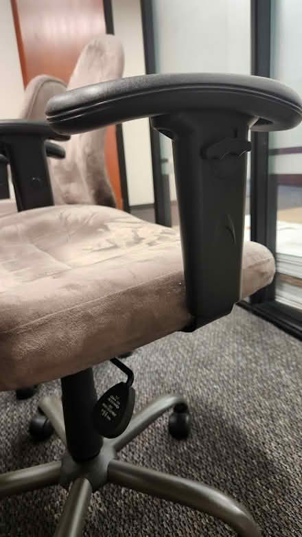 Photo of free 8 Swivel Office Chairs (20th/Broadway Downtown Oakland) #3