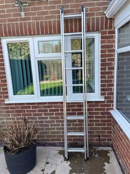 Photo of free Fully extendible (2 storey? aluminium ladder (Didcot OX11) #2