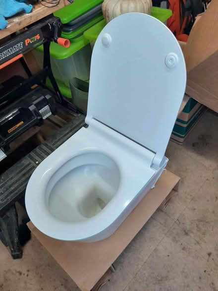 Photo of free Catalano toilet - wall hung (Marston OX3) #2