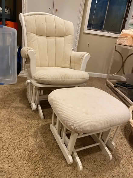 Photo of free Nursery Glider Chair and Ottoman (Kildeer, IL) #3