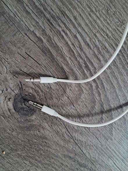 Photo of 3.5mm audio jack cable (Eastbourne BN21) #1